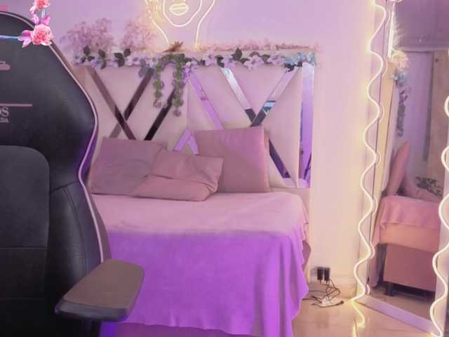 ZURY-TAY live cam on BongaCams