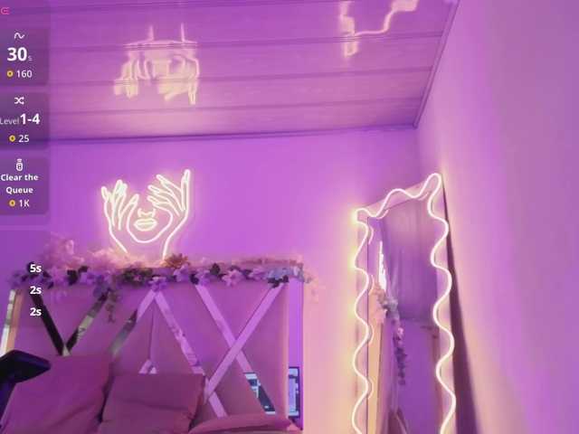 ZURY-TAY live webcam show