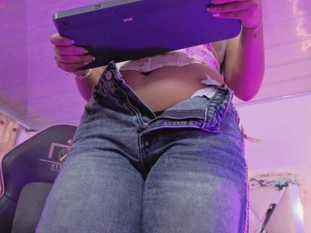 ZURY-TAY live cam on BongaCams