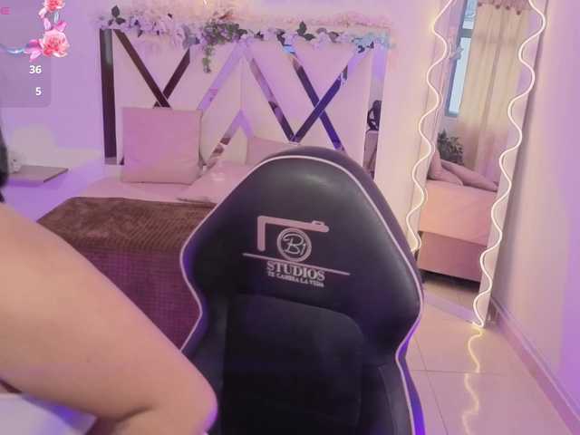 ZURY-TAY live cam on BongaCams