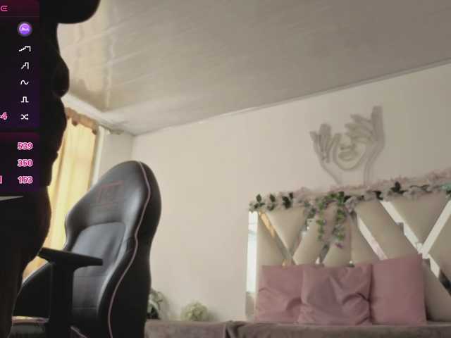 ZURY-TAY live cam on BongaCams