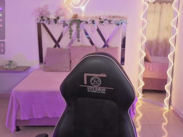 ZURY-TAY live cam on BongaCams