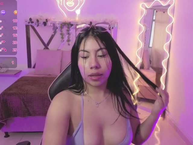 ZURY-TAY live cam on BongaCams