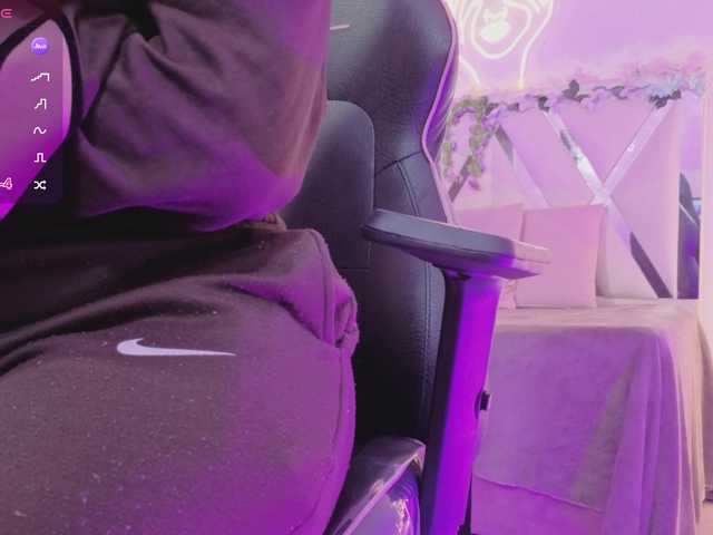 ZURY-TAY live cam on BongaCams