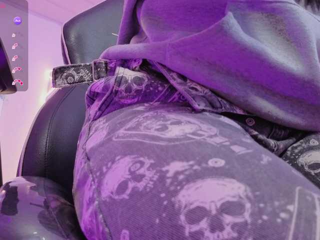 ZURY-TAY live cam on BongaCams