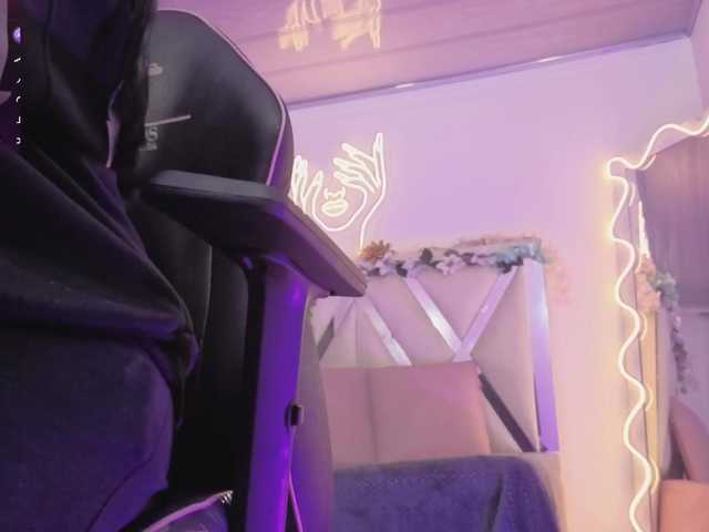 ZURY-TAY live webcam show