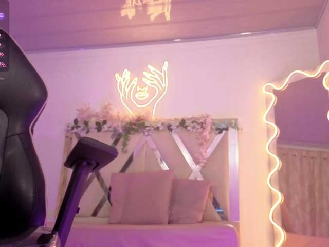 ZURY-TAY live cam on BongaCams