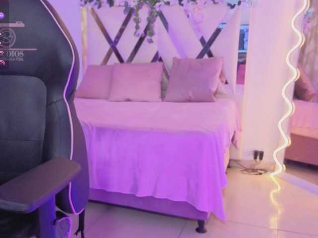 ZURY-TAY live cam on BongaCams