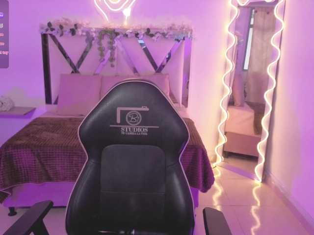 ZURY-TAY live cam on BongaCams