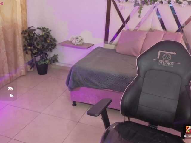 ZURY-TAY live cam on BongaCams