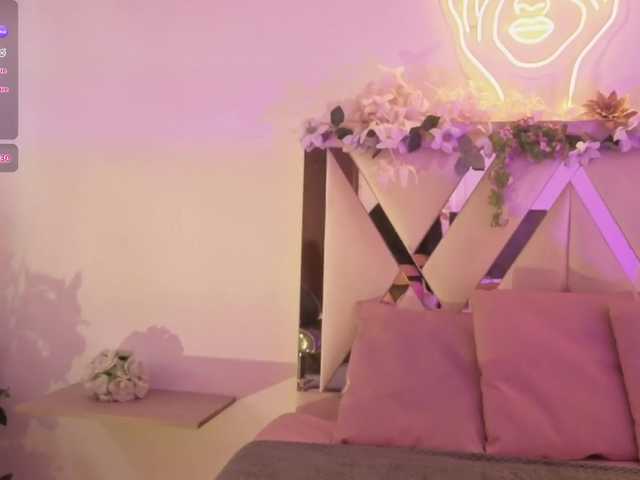 ZURY-TAY live webcam show