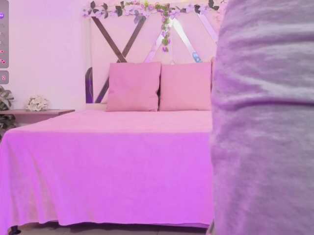 ZURY-TAY live cam on BongaCams