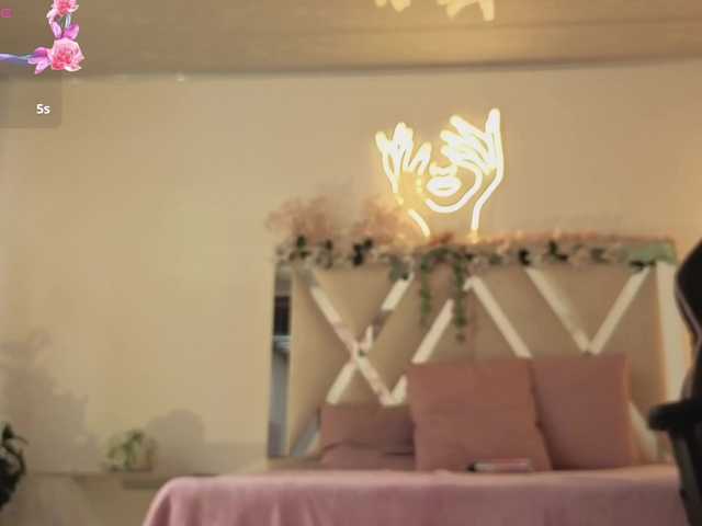 ZURY-TAY live cam on BongaCams