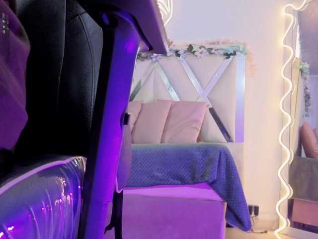 ZURY-TAY live cam on BongaCams