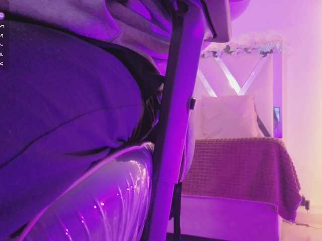 ZURY-TAY live cam on BongaCams