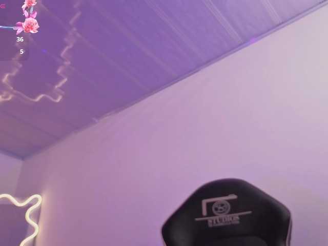ZURY-TAY live cam on BongaCams
