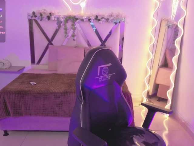 ZURY-TAY live cam on BongaCams