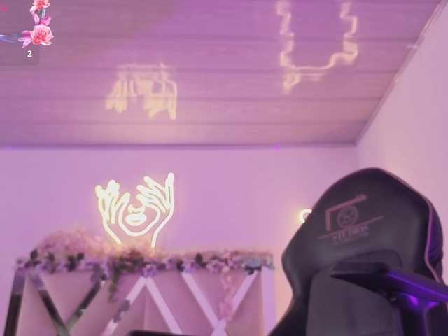 ZURY-TAY live cam on BongaCams