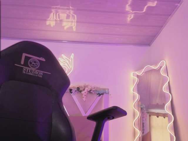 ZURY-TAY live cam on BongaCams