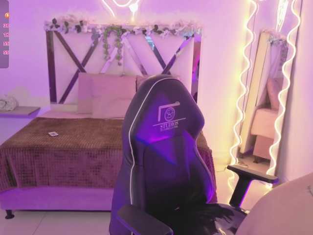 ZURY-TAY live cam on BongaCams
