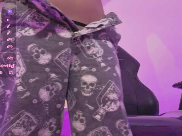 ZURY-TAY Live Cam and Statistics on UnifiedCams