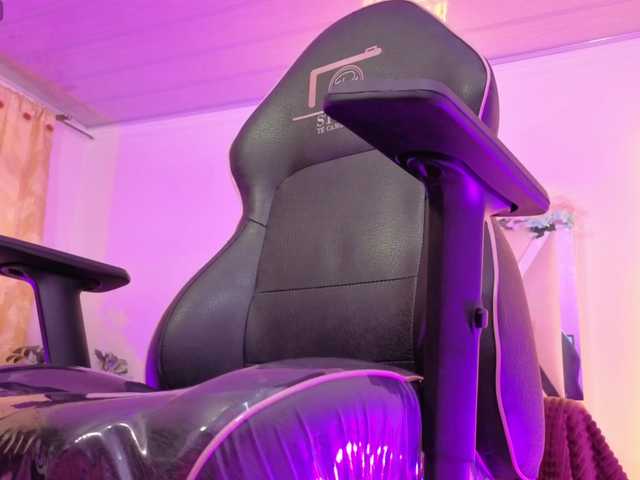 ZURY-TAY live cam on BongaCams