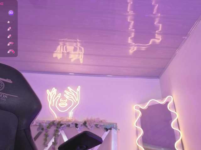 ZURY-TAY live cam on BongaCams