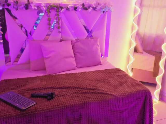 ZURY-TAY live cam on BongaCams