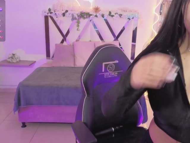 ZURY-TAY live cam on BongaCams