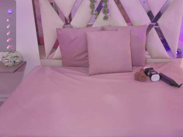 ZURY-TAY's BongaCams show and profile