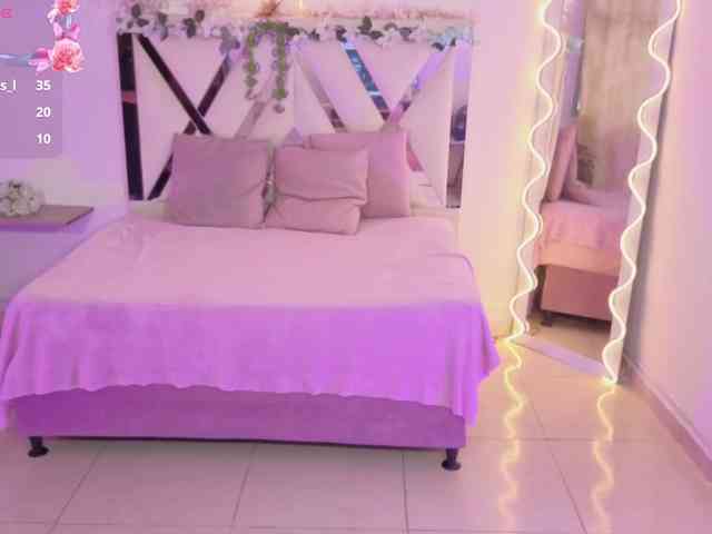 ZURY-TAY Sex Cam Show