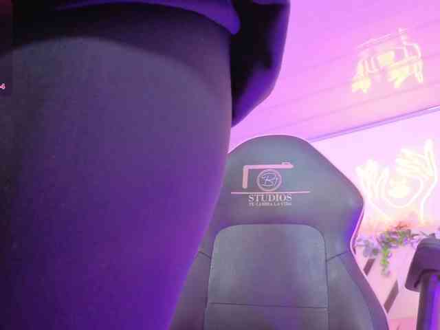 ZURY-TAY webcam