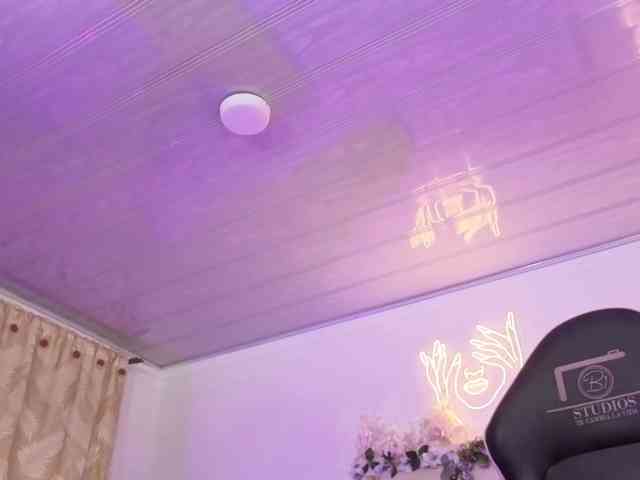 ZURY-TAY webcam