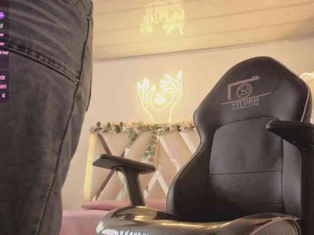 ZURY-TAY webcam