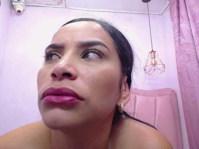 valentinaskinny1 live cam on BongaCams