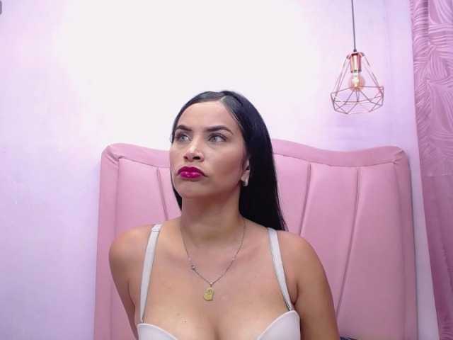 valentinaskinny1 live cam on BongaCams