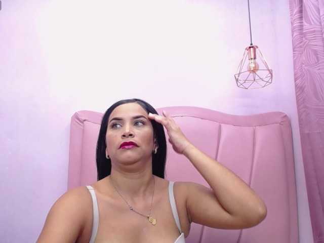 valentinaskinny1 live cam on BongaCams
