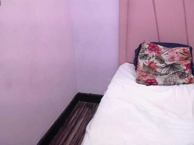 valentinaskinny1 live cam on BongaCams