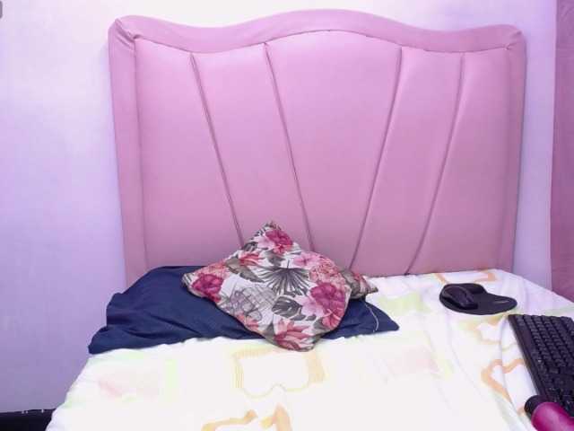 valentinaskinny1 live cam on BongaCams