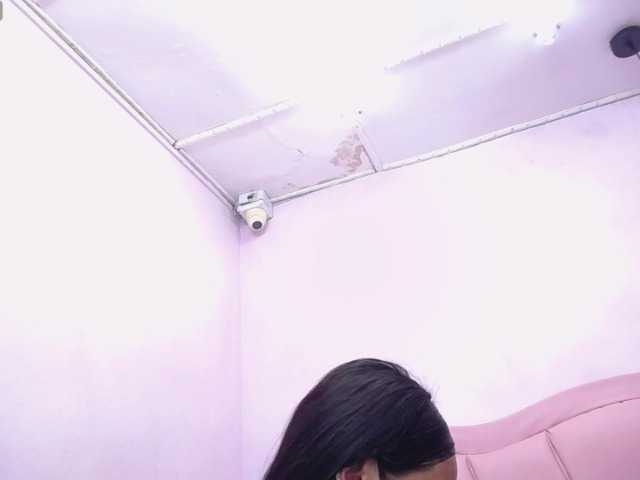 valentinaskinny1 live cam on BongaCams