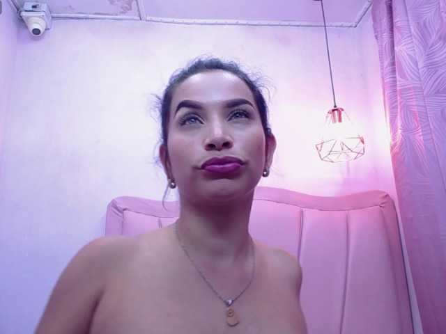 valentinaskinny1 live cam on BongaCams