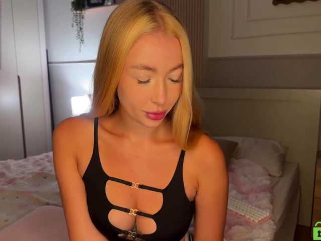 lizzyMeoww live webcam show