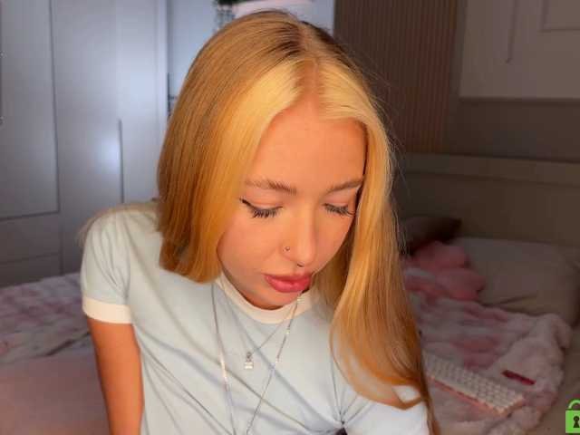 lizzyMeoww live cam on BongaCams