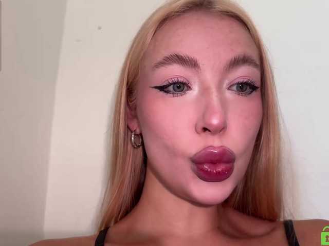 lizzyMeoww live cam on BongaCams