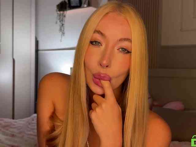 lizzyMeoww webcam