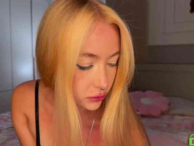 lizzyMeoww webcam