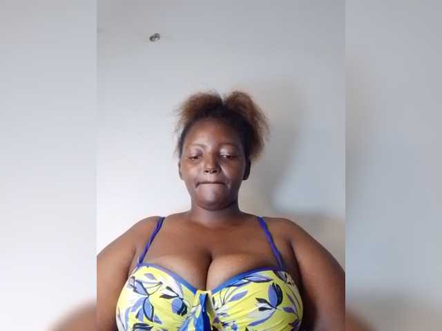 Joyiehh live cam on BongaCams