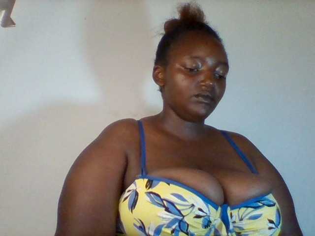 le modèle Joyiehh est en webcam porno dans un show sur le site bongacams, il possède les tags suivants: Ebony,Brunette,Trimmed