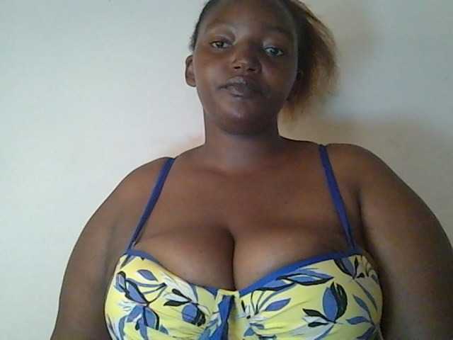 Joyiehh live cam on BongaCams