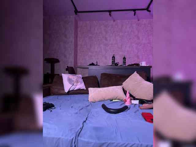 NickiMaldini webcam